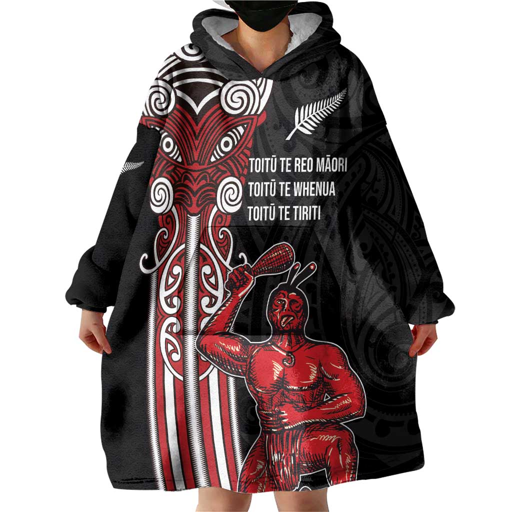 Toitu Te Reo Maori Toitu Te Whenua Toitu Te Tiriti Wearable Blanket Hoodie Maori Warrior New Zealand LT01 - Polynesian Pride