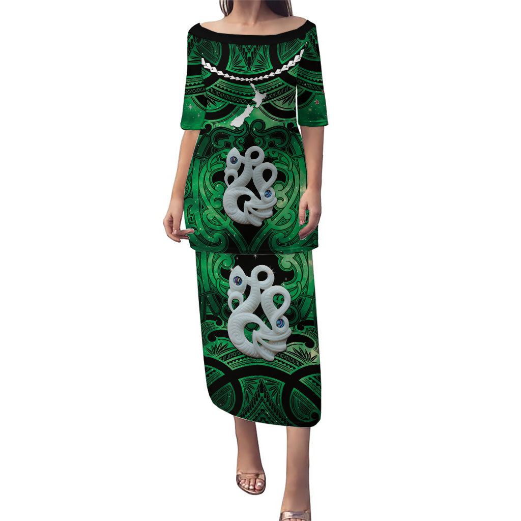 Personalised Maori Matariki Manaia Kakariki Family Matching Puletasi and Hawaiian Shirt Maori Kowhaiwhai Pattern Galaxy LT01 Mom's Dress Green - Polynesian Pride