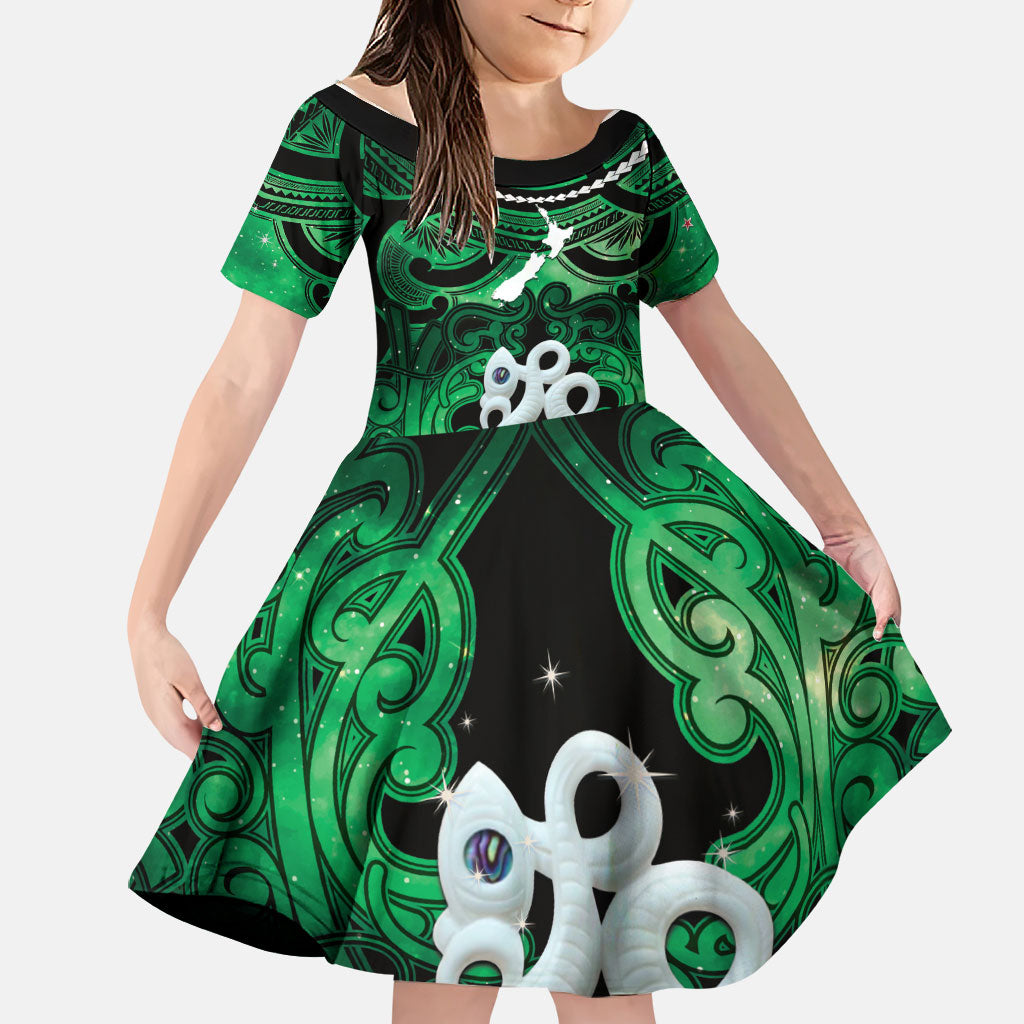 Personalised Maori Matariki Manaia Kakariki Family Matching Short Sleeve Bodycon Dress and Hawaiian Shirt Maori Kowhaiwhai Pattern Galaxy LT01 Daughter's Dress Green - Polynesian Pride