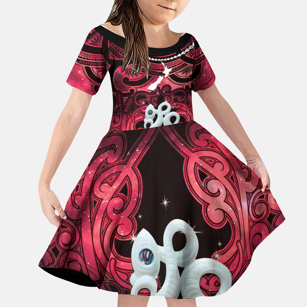 Personalised Maori Matariki Manaia Whero Family Matching Off Shoulder Maxi Dress and Hawaiian Shirt Maori Kowhaiwhai Pattern Galaxy LT01 Daughter's Dress Red - Polynesian Pride