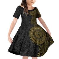 Niue Polynesian Hiapo Tattoo Art Family Matching Off Shoulder Short Dress and Hawaiian Shirt Half Style Black Gold Color LT03 Daughter's Dress Black - Polynesian Pride