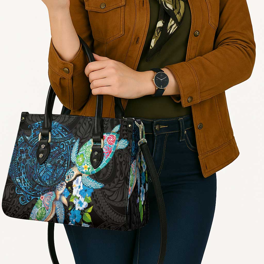 Hawaiian Couple Turtles Honi Leather Bag Polynesian Art Motifs and Hibiscus Black Blue Color - Polynesian Pride