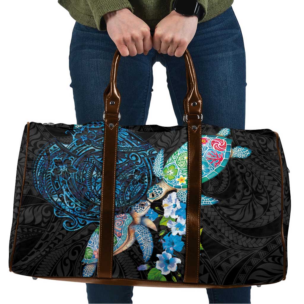Hawaiian Couple Turtles Honi Travel Bag Polynesian Art Motifs and Hibiscus Black Blue Color - Polynesian Pride