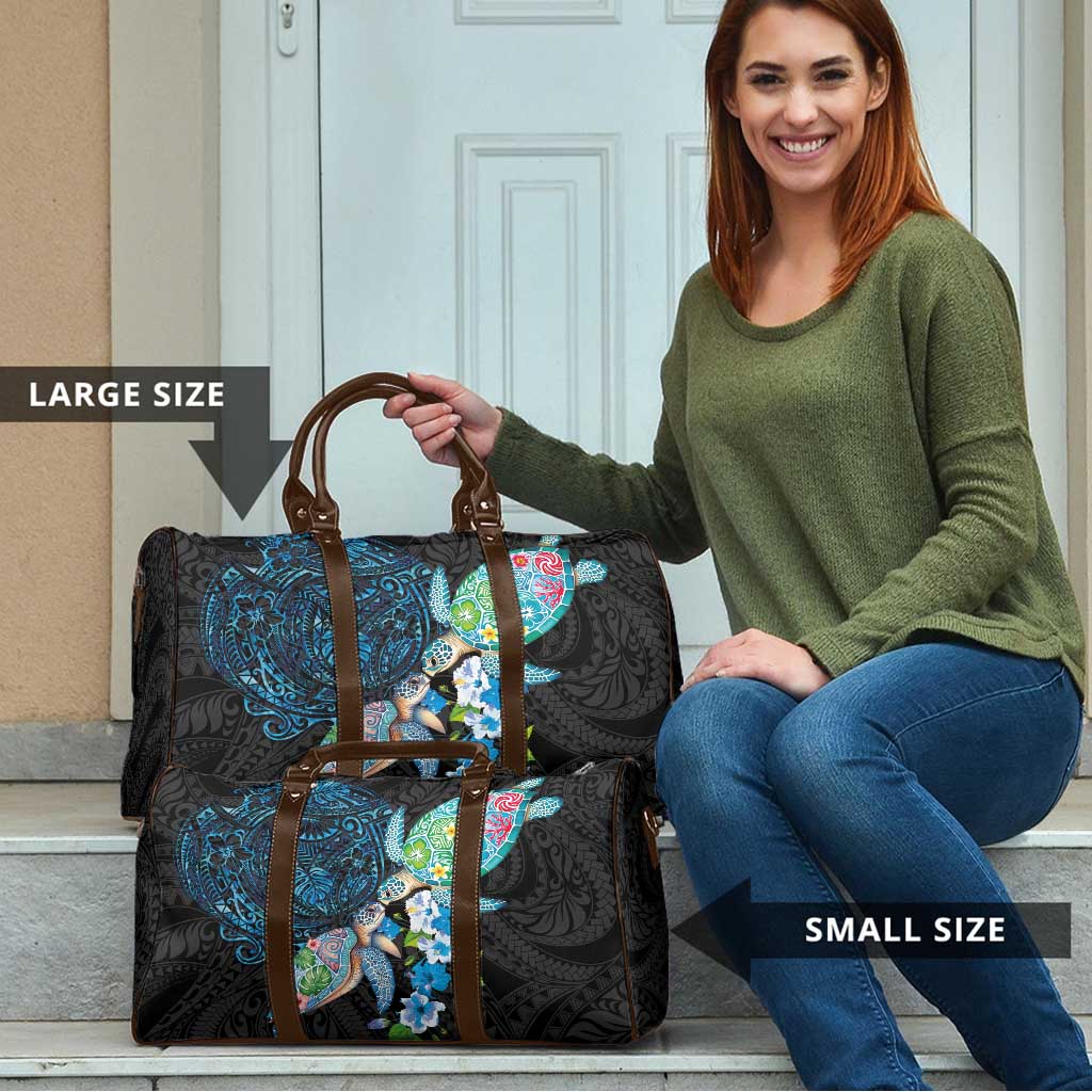 Hawaiian Couple Turtles Honi Travel Bag Polynesian Art Motifs and Hibiscus Black Blue Color - Polynesian Pride
