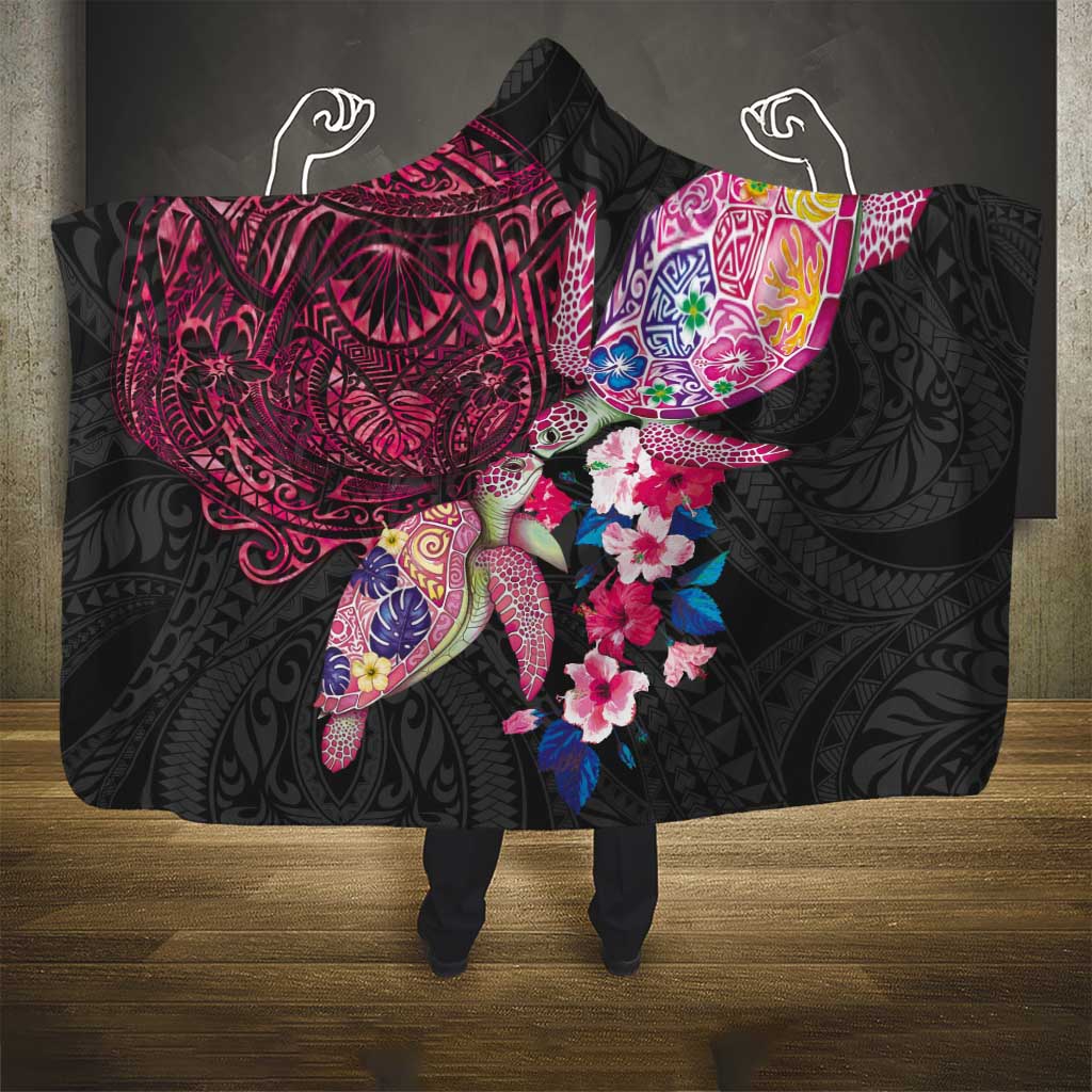 Hawaiian Couple Turtles Honi Hooded Blanket Polynesian Art Motifs and Hibiscus Black Red Color - Polynesian Pride