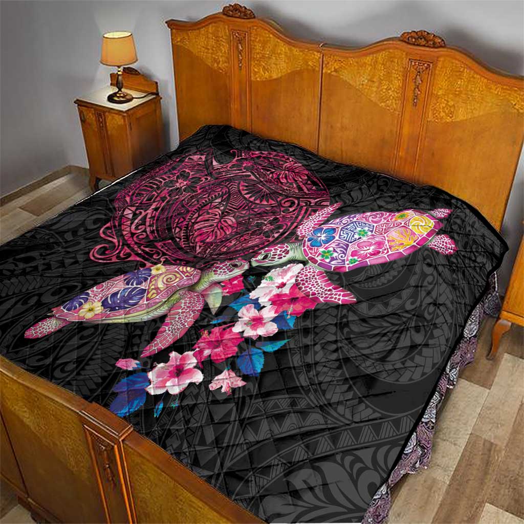 Hawaiian Couple Turtles Honi Quilt Polynesian Art Motifs and Hibiscus Black Red Color - Polynesian Pride