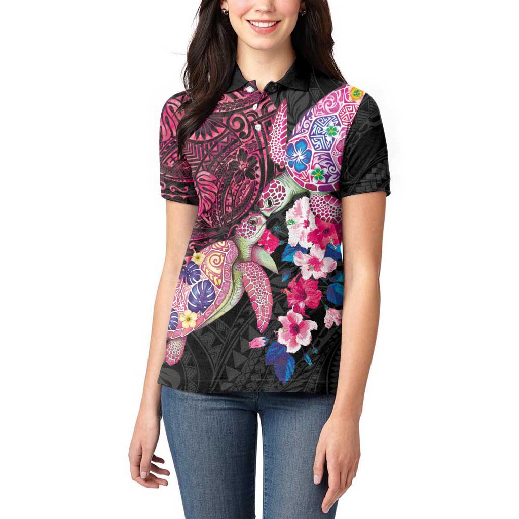 Hawaiian Couple Turtles Honi Women Polo Shirt Polynesian Art Motifs and Hibiscus Black Red Color LT03 - Polynesian Pride