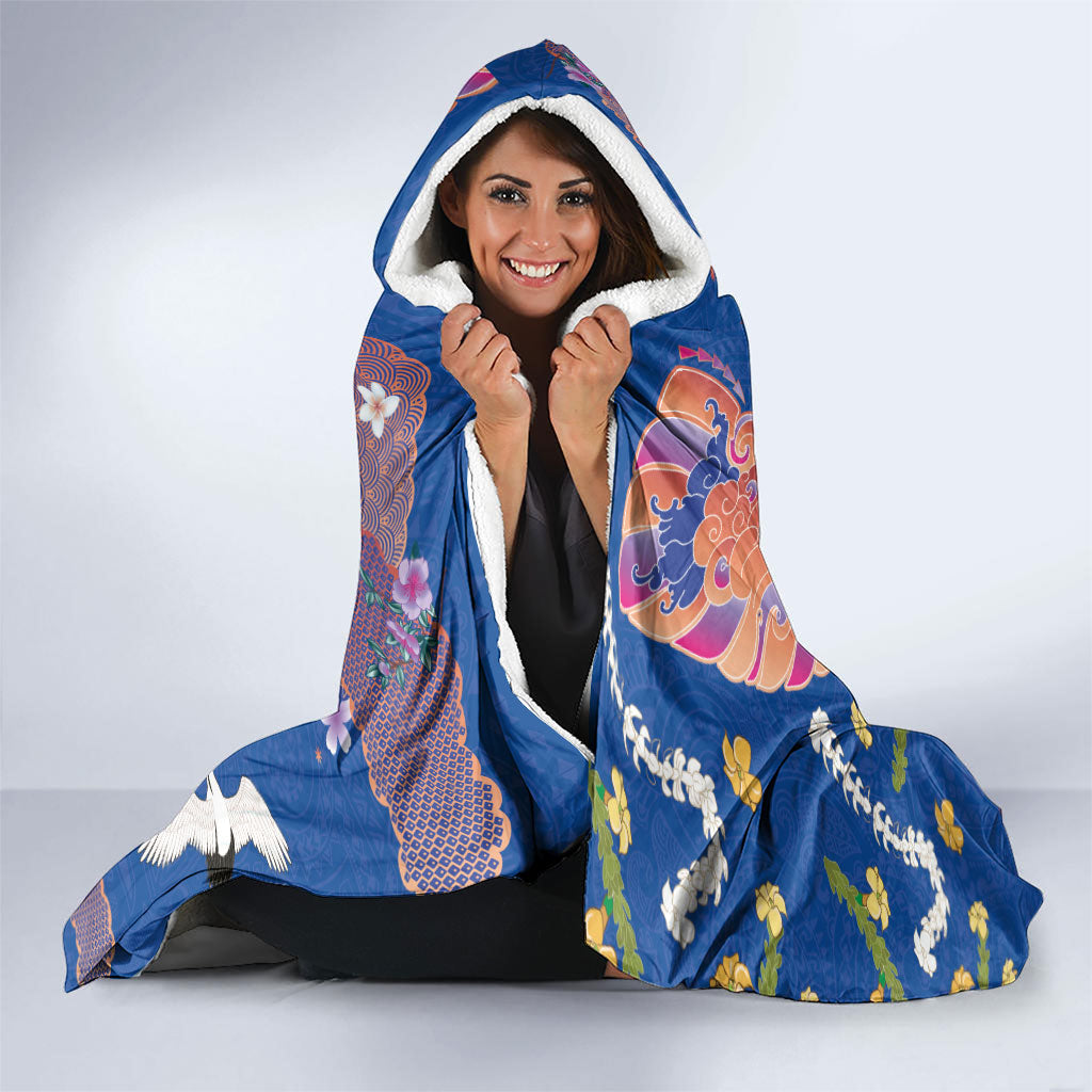 Hawaiian and Japanese Culture Together Hooded Blanket Kakau Tribal Pattern and Irezumi Art Blue Color