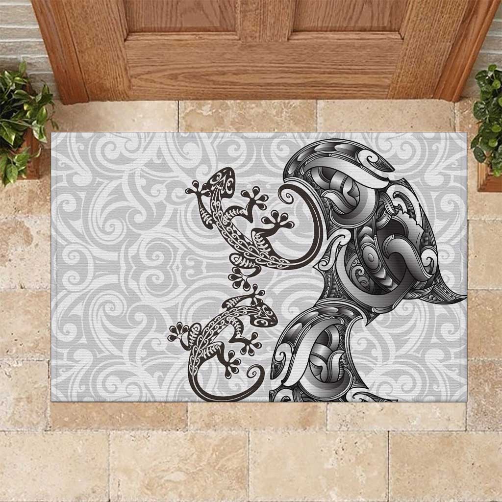 New Zealand Gecko Maori Art Tattoo Rubber Doormat White Color