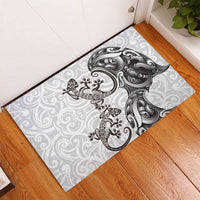 New Zealand Gecko Maori Art Tattoo Rubber Doormat White Color