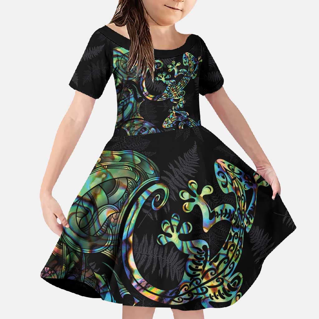 New Zealand Gecko Maori Art Tattoo Family Matching Off Shoulder Maxi Dress and Hawaiian Shirt Silver Fern and Paua Shell Mode LT03 Daughter's Dress Black - Polynesian Pride