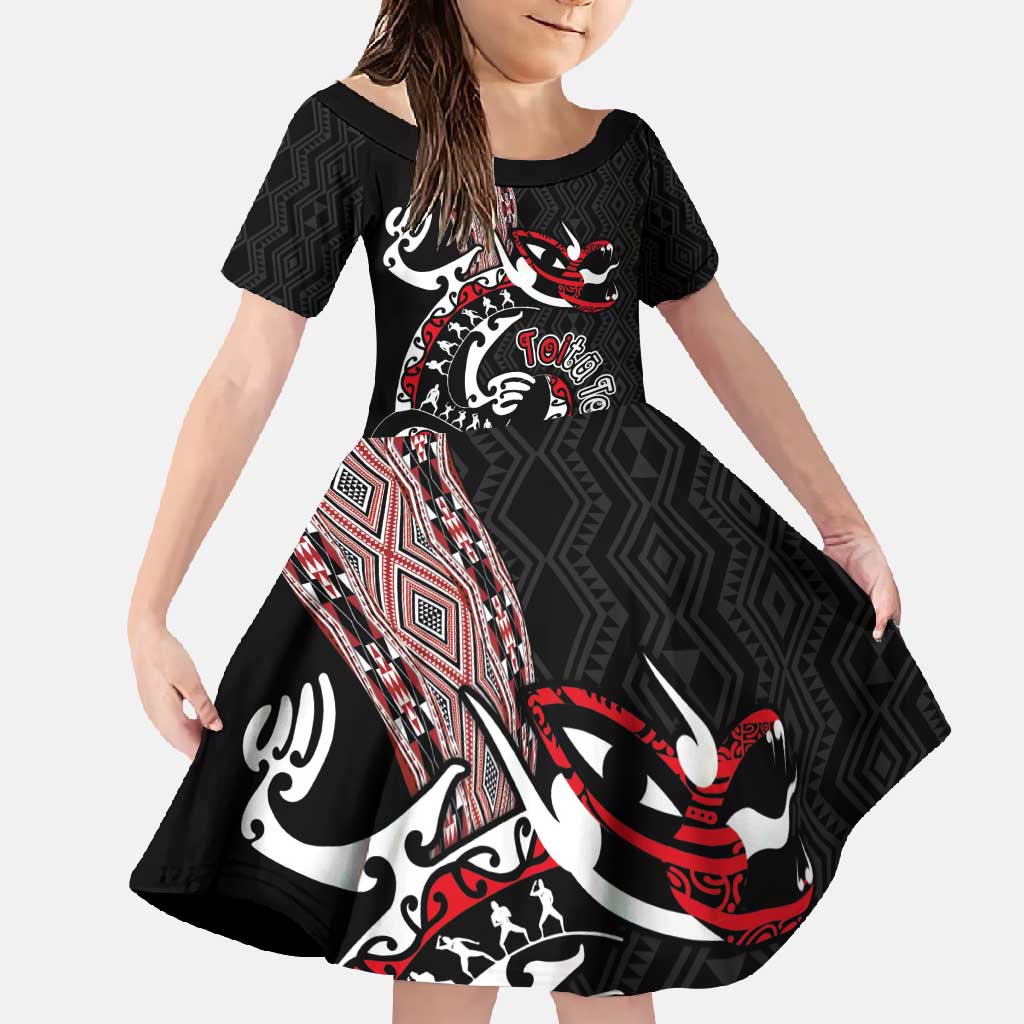 Aotearoa Toitu Te Tiriti Taniko Family Matching Off Shoulder Maxi Dress and Hawaiian Shirt Maori Taniwha Haka - Honour the Treaty LT03 Daughter's Dress Black - Polynesian Pride