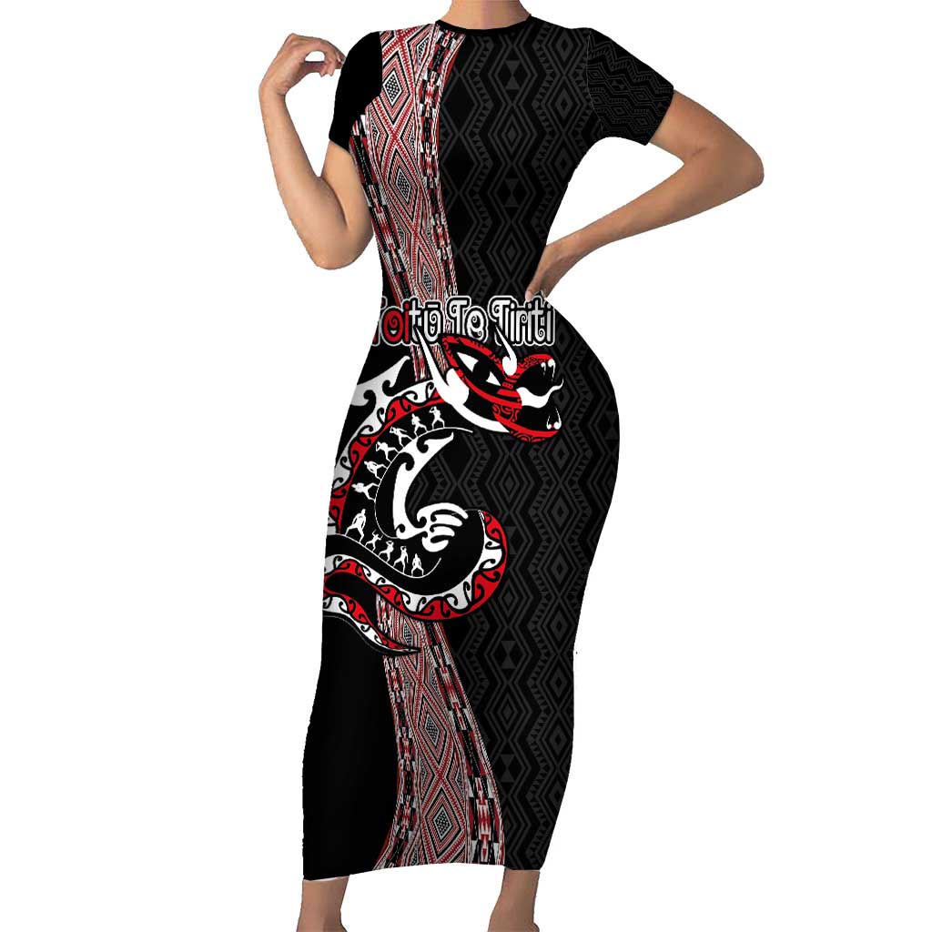Aotearoa Toitu Te Tiriti Taniko Short Sleeve Bodycon Dress Maori Taniwha Haka - Honour the Treaty LT03 Long Dress Black - Polynesian Pride