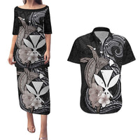 Hawaiian Whale and Kanaka Maoli Symbol Couples Matching Puletasi and Hawaiian Shirt Hibiscus with Hawaii Map and Polynesian Tattoo Grayscale Color LT03 Black - Polynesian Pride