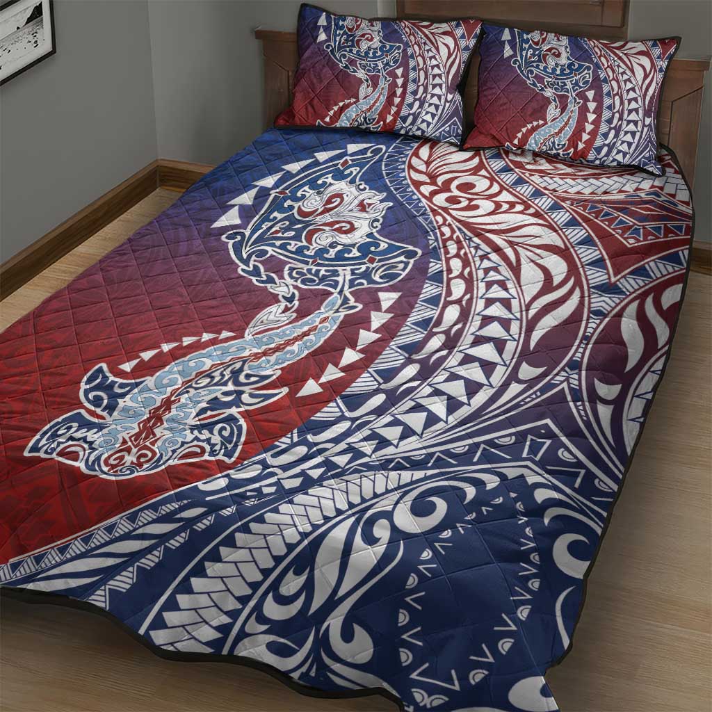 Hawaiian Manta Ray and Hammerhead Shark Tribal Tattoo Quilt Bed Set with Polynesian Tribal Pattern Hawaii Flag Color