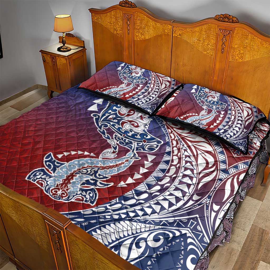 Hawaiian Manta Ray and Hammerhead Shark Tribal Tattoo Quilt Bed Set with Polynesian Tribal Pattern Hawaii Flag Color