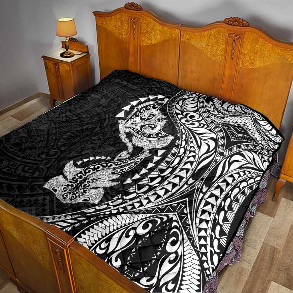Hawaiian Manta Ray and Hammerhead Shark Tribal Tattoo Quilt with Polynesian Tribal Pattern Black-White Color