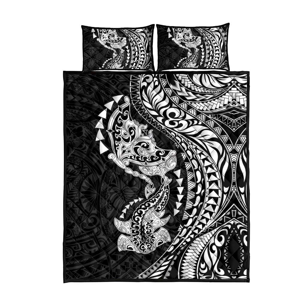 Hawaiian Manta Ray and Hammerhead Shark Tribal Tattoo Quilt Bed Set with Polynesian Tribal Pattern Black-White Color