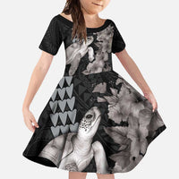 Hawaiian Turtle Love Couple Family Matching Off Shoulder Maxi Dress and Hawaiian Shirt - Sweet Hibiscus and Kakau Pattern Grayscale Color LT03 Daughter's Dress Black - Polynesian Pride