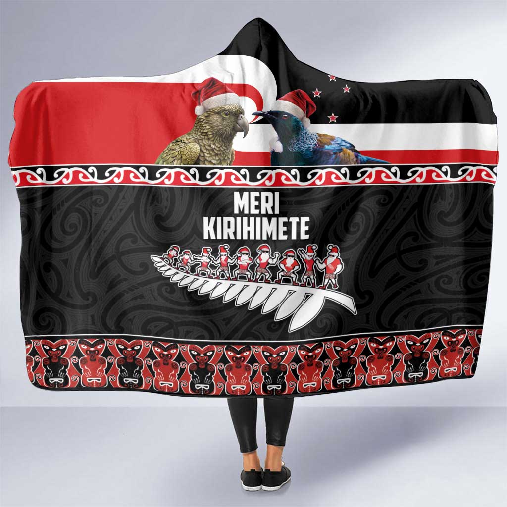 New Zealand Meri Kirihimete Hooded Blanket Christmas Tui Bird and Kea Bird - Haka Santa with Maori Koru Art Pattern LT03 One Size Black - Polynesian Pride