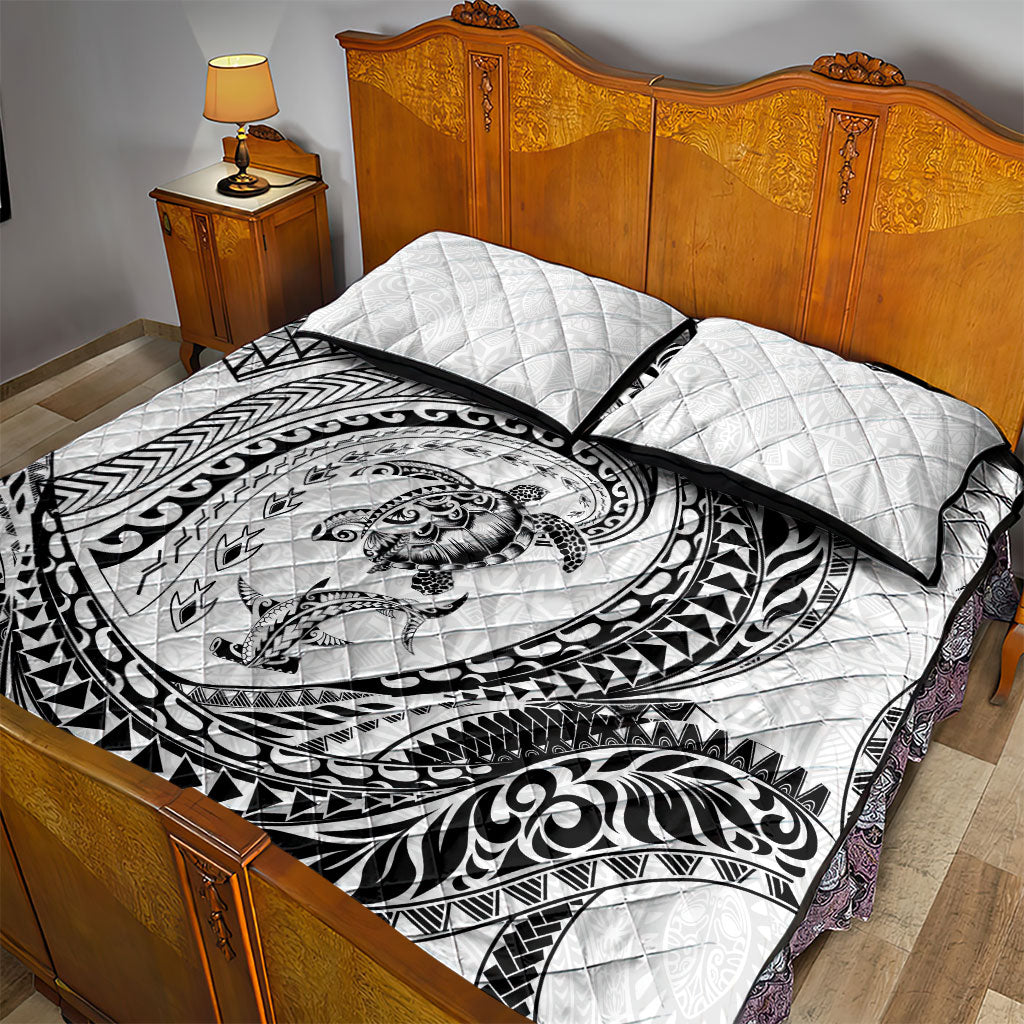 Hawaiian Turtle and Shark Quilt Bed Set Kakau Tribal with Polynesian Pattern White Color
