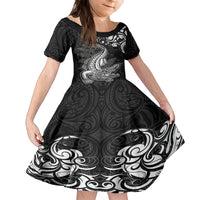 New Zealand Crocodile Tattoo and Fern Family Matching Off Shoulder Maxi Dress and Hawaiian Shirt Maori Pattern LT03 Daughter's Dress Black - Polynesian Pride