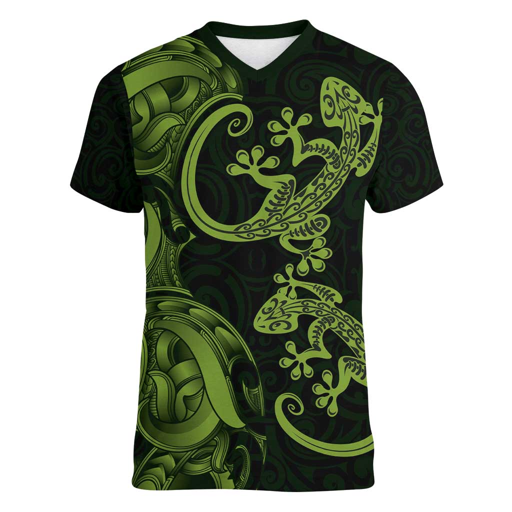 New Zealand Gecko Maori Art Tattoo Women V-Neck T-Shirt