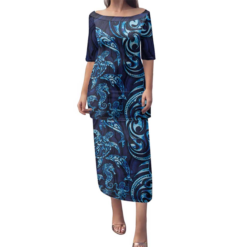New Zealand Connecting with Seas Family Matching Puletasi and Hawaiian Shirt Maori Tribal and Sea Animals Tattoo - Sea Texture Glass Style LT03 Mom's Dress Navy - Polynesian Pride