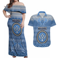 kosrae-christmas-couples-matching-off-shoulder-maxi-dress-and-hawaiian-shirt-coat-of-arms-beautiful-merry-xmas-snowflake