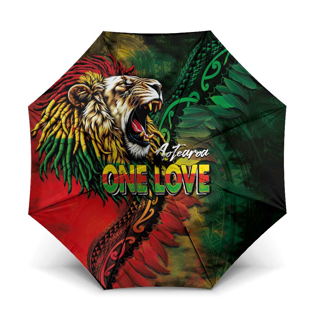 Aotearoa One Love Umbrella Reggae Lion with Kakahu Huruhuru LT03 One Size Folded 11.42 inch Opened Diameter 37.4 inch Black - Polynesian Pride