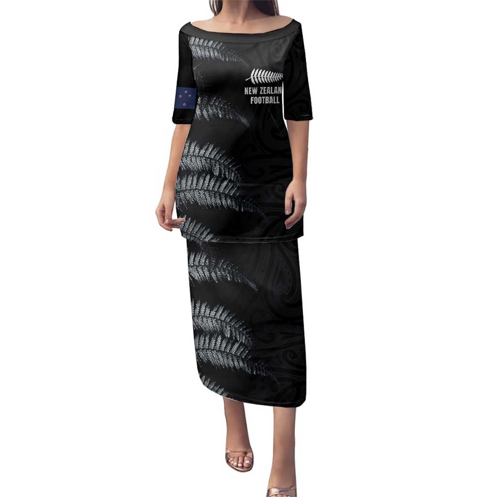 Custom New Zealand Football-Towards World Cup 2026 Family Matching Puletasi and Hawaiian Shirt LT03 Mom's Dress Black - Polynesian Pride
