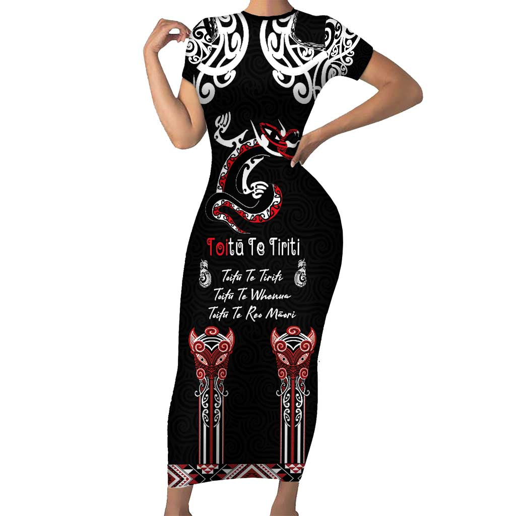 Aotearoa Toitu Te Tiriti-Maori Taniwha Family Matching Short Sleeve Bodycon Dress and Hawaiian Shirt Toitu Te Whenua Toitu Te Reo Maori LT03 Mom's Dress Black - Polynesian Pride