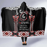 Aotearoa Toitu Te Tiriti-Maori Taniwha Hooded Blanket Toitu Te Whenua Toitu Te Reo Maori LT03 One Size Black - Polynesian Pride