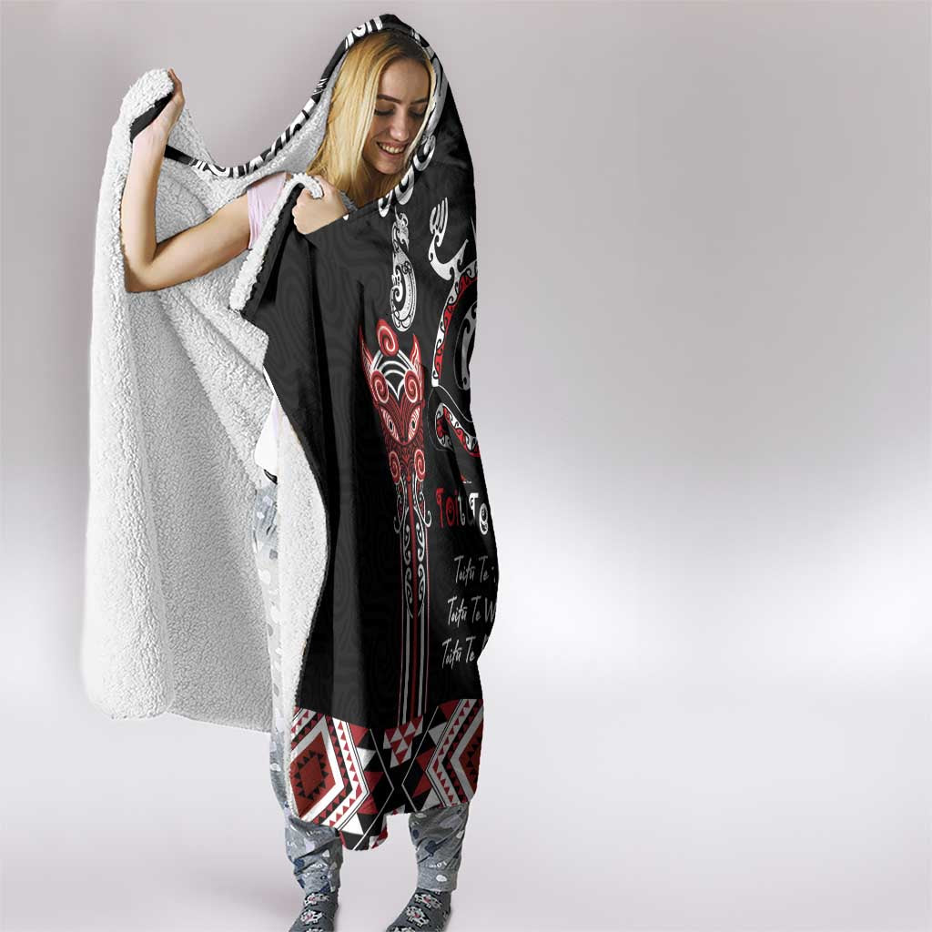 Aotearoa Toitu Te Tiriti-Maori Taniwha Hooded Blanket Toitu Te Whenua Toitu Te Reo Maori LT03 - Polynesian Pride