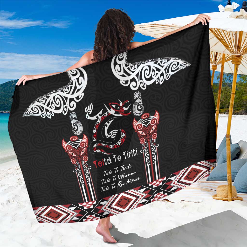Aotearoa Toitu Te Tiriti-Maori Taniwha Sarong Toitu Te Whenua Toitu Te Reo Maori LT03 One Size 44 x 66 inches Black - Polynesian Pride
