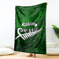 New Zealand Blanket Silver Fern and Maori Symbols Papua Shell Green Style LT03 Green - Polynesian Pride