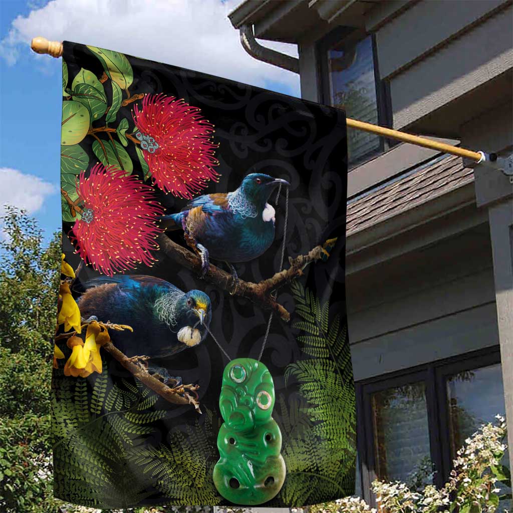 New Zealand Tui Garden Flag Guardians of the Hei Tiki - Maori Art and Plants LT03 - Polynesian Pride