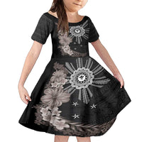 Hawaii and Philippines Together Family Matching Short Sleeve Bodycon Dress and Hawaiian Shirt Hibiscus Flower and Sun Badge Polynesian Pattern Grayscale LT03 Daughter's Dress Black - Polynesian Pride