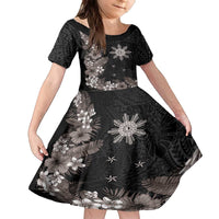 Tropical Hawaii and Philippines Family Matching Puletasi and Hawaiian Shirt Kanaka Maoli and Sun Badge Batok Tattoo Grayscale LT03 Daughter's Dress Black - Polynesian Pride