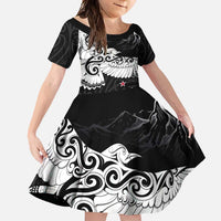 New Zealand Kea Bird Family Matching Short Sleeve Bodycon Dress and Hawaiian Shirt Maori Tattoo and Silver Fern Black Color LT03 Daughter's Dress Black - Polynesian Pride