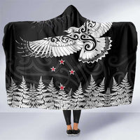New Zealand Kea Bird Hooded Blanket Maori Tattoo and Silver Fern Black Color LT03 One Size Black - Polynesian Pride