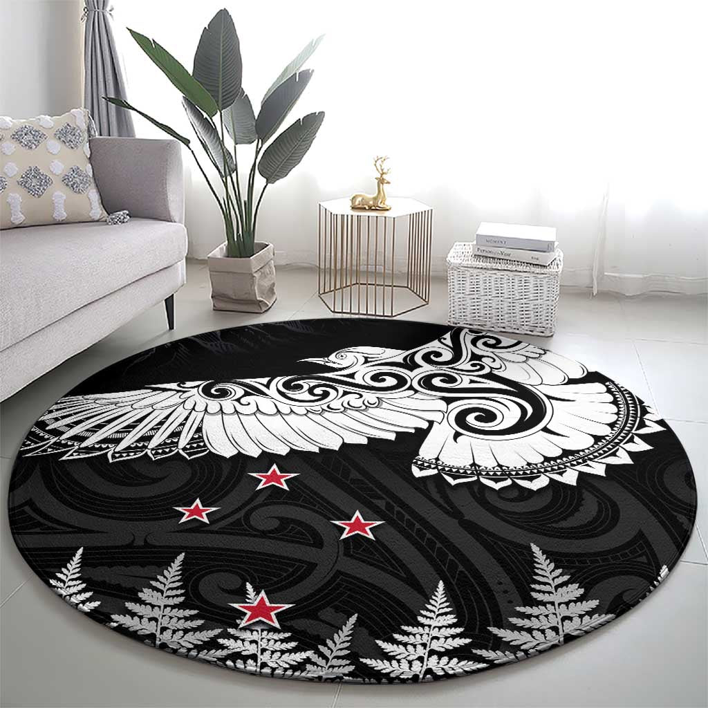 New Zealand Kea Bird Round Carpet Maori Tattoo and Silver Fern Black Color