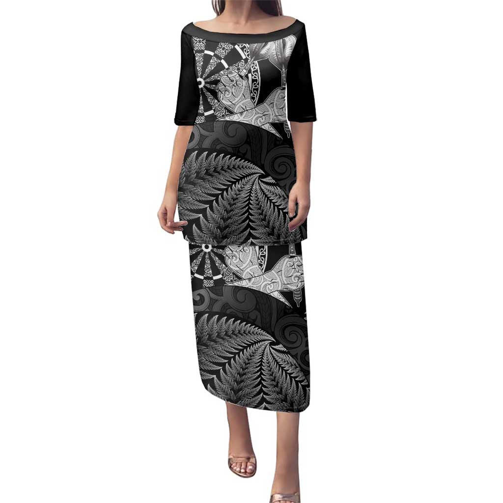 Personalised New Zealand Aotearoa Darts Masters Family Matching Puletasi and Hawaiian Shirt Silver Fern and Maori Spirit LT03 Mom's Dress Black - Polynesian Pride