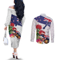 New Zealand Christmas Couples Matching Off The Shoulder Long Sleeve Dress and Long Sleeve Button Shirt Meri Kirihimete-Tuatara and Pohutukawa White Color LT03 - Polynesian Pride