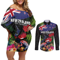 New Zealand Christmas Couples Matching Off Shoulder Short Dress and Long Sleeve Button Shirt Meri Kirihimete-Tuatara and Pohutukawa Black Color LT03 Black - Polynesian Pride