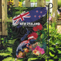 New Zealand Christmas Garden Flag Meri Kirihimete-Tuatara and Pohutukawa Black Color LT03 Garden Flag Black - Polynesian Pride