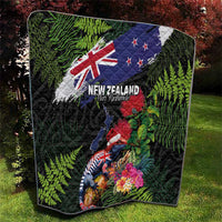 New Zealand Christmas Quilt Meri Kirihimete-Tuatara and Pohutukawa Black Color LT03 - Polynesian Pride