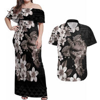 Hawaiian Lei Day Couples Matching Off Shoulder Maxi Dress and Hawaiian Shirt Plumeria and Turtle with Polynesian Tribal Pattern Grayscale Color LT03 Black - Polynesian Pride