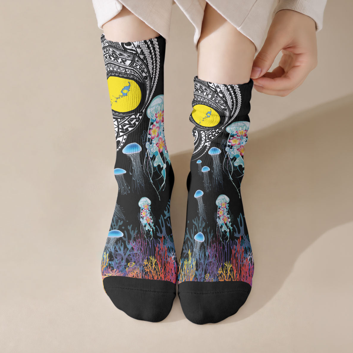 Palau Jellyfish Crew Socks Coral Reef with Polynesian Pattern LT03 Crew Socks Black - Polynesian Pride