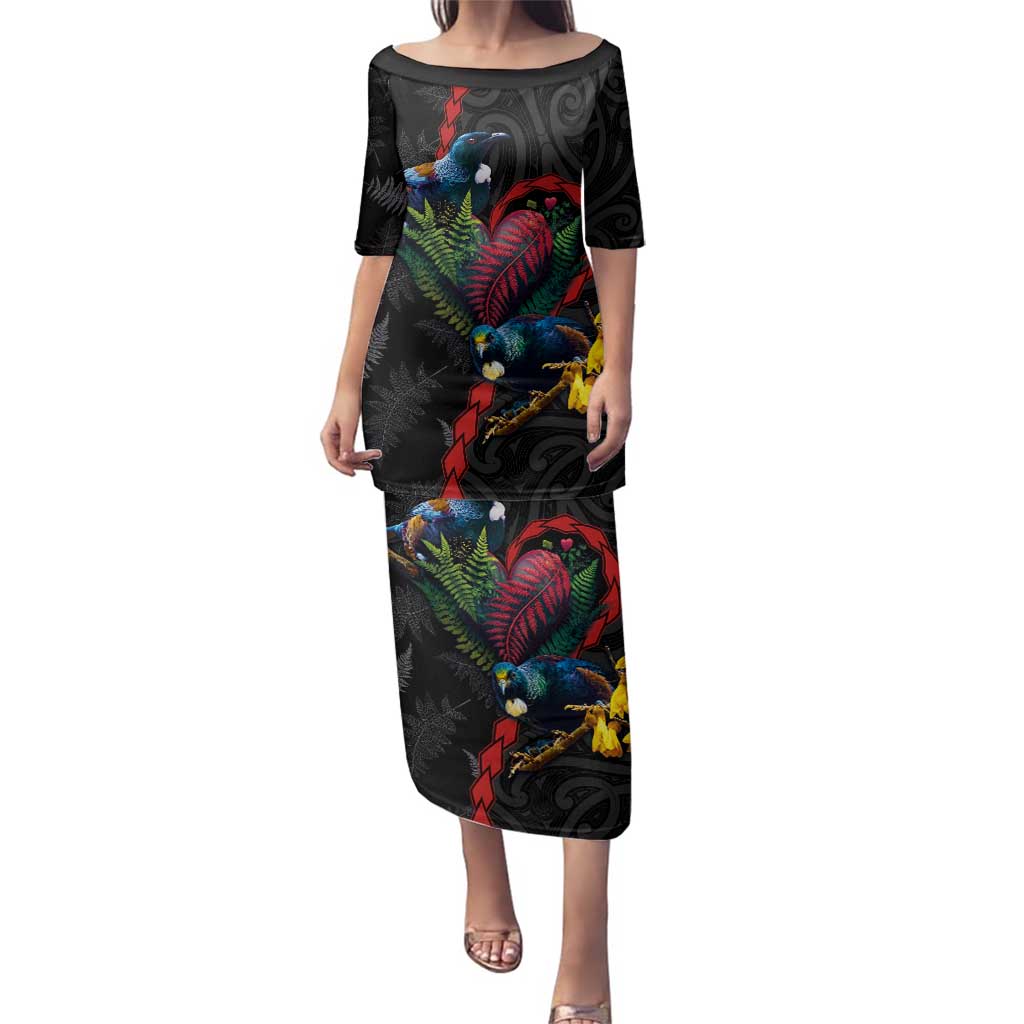 New Zealand Tui Birds Love Couple Family Matching Puletasi and Hawaiian Shirt The Heart of Silver Fern Leaves and Maori Tattoo Pattern LT03 Mom's Dress Black - Polynesian Pride